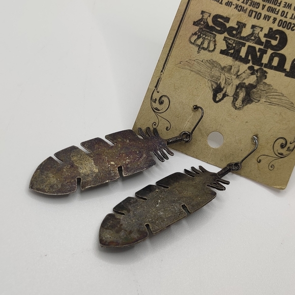 Vintage Turquoise Colored Howlite Necklace And Ring With Metal Feather Earrings - Picture 10 of 10